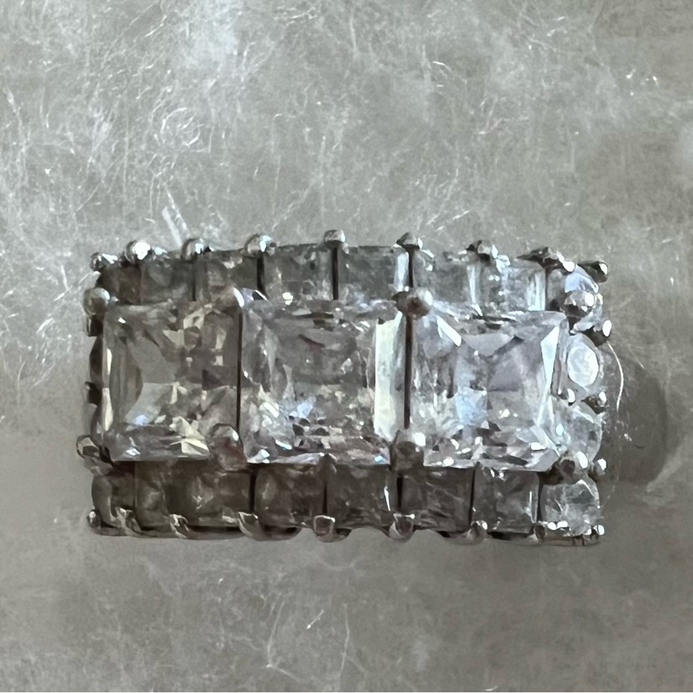 Perfect Travel SilverTone Three Stone CZ Ring